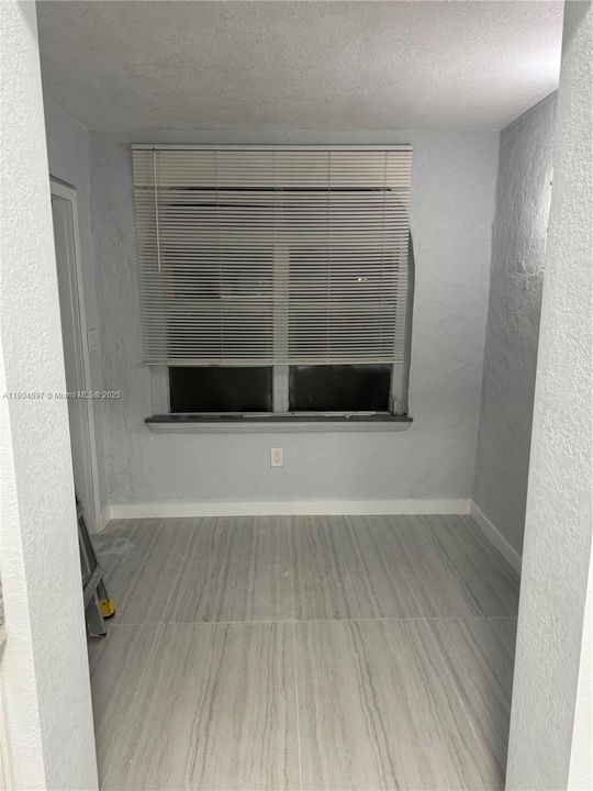 For Rent: $1,700 (1 beds, 1 baths, 2212 Square Feet)