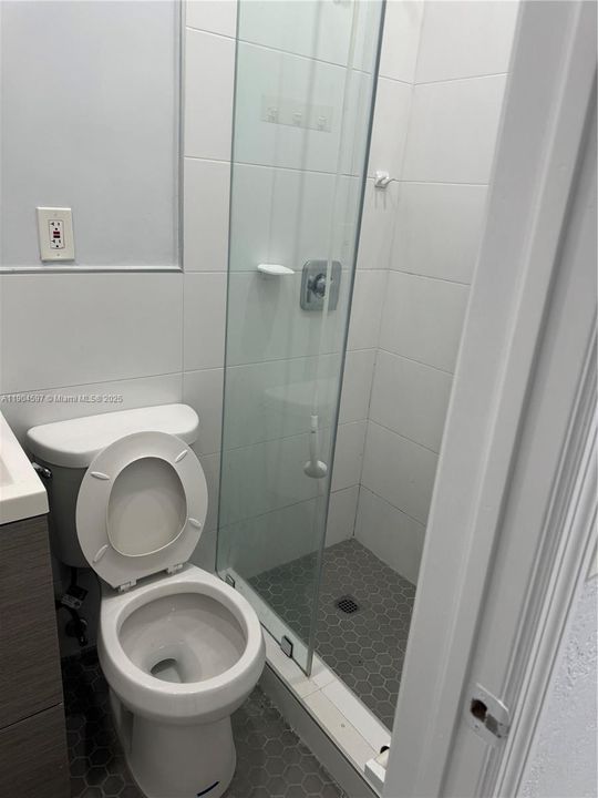 For Rent: $1,700 (1 beds, 1 baths, 2212 Square Feet)