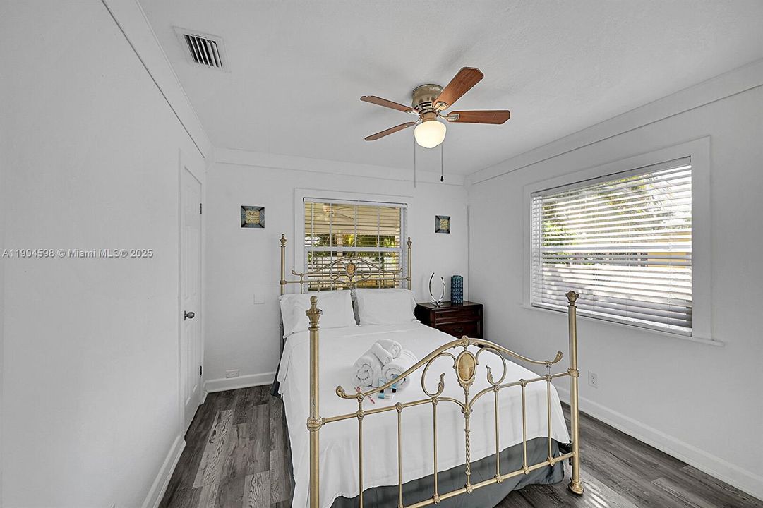 Ceiling Fan, Crown Molding, Drywall, Natural Light, Smoke Carbon Monoxide Detector, Vent, Walk In Closet, Wood Finish Floor, Baseboards Wall, Wood Finish Floor