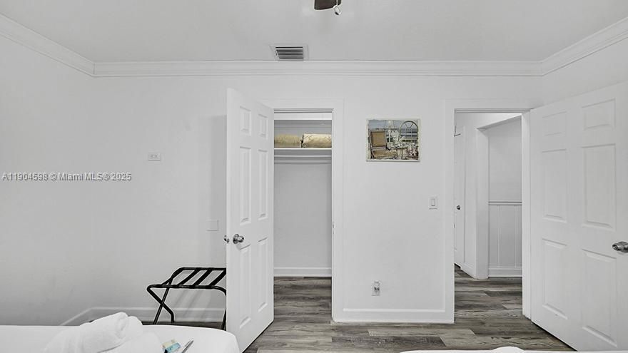 Baseboards Wall, Ceiling Fan, Crown Molding, Drywall, Natural Light, Vent, Walk In Closet, Wood Finish Floor, Drywall, Natural Light, Wood Finish Floor