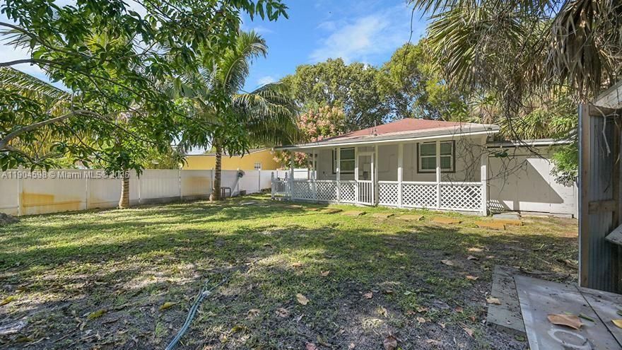 Fence, Lawn, Sunroom, Lawn, Sunroom