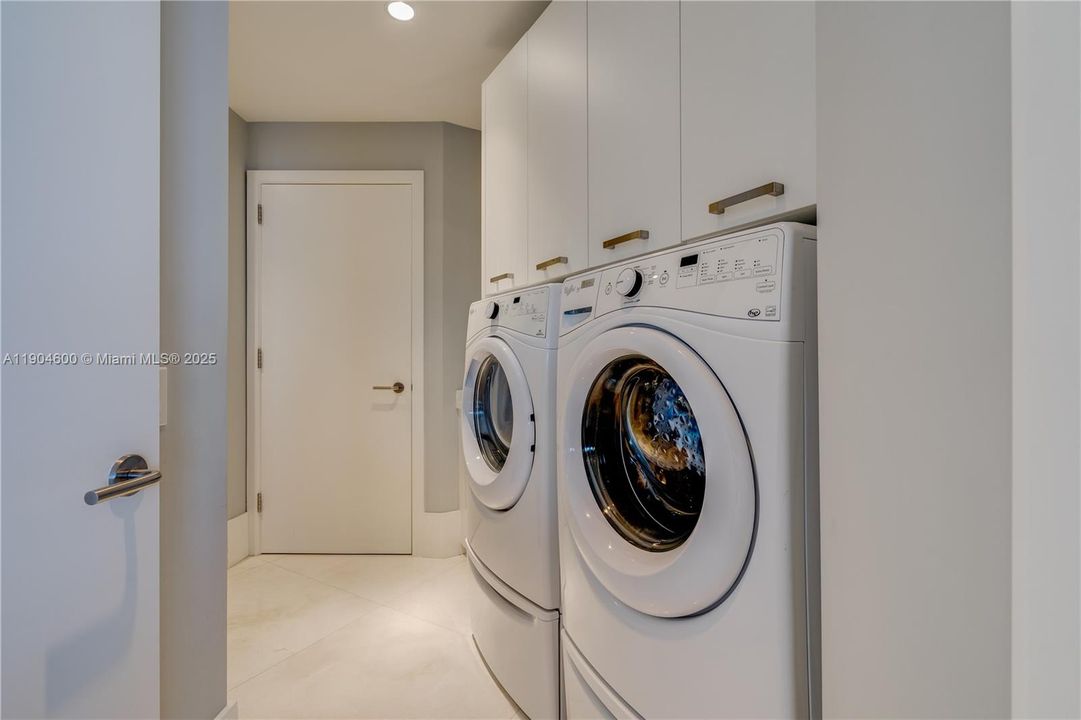 В аренду: $25,000 (3 спален, 4 ванн, 3171 Квадратных фут)