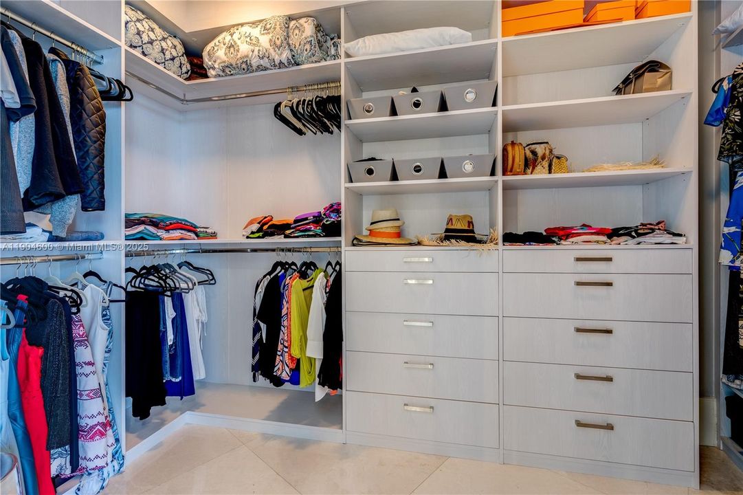 В аренду: $25,000 (3 спален, 4 ванн, 3171 Квадратных фут)