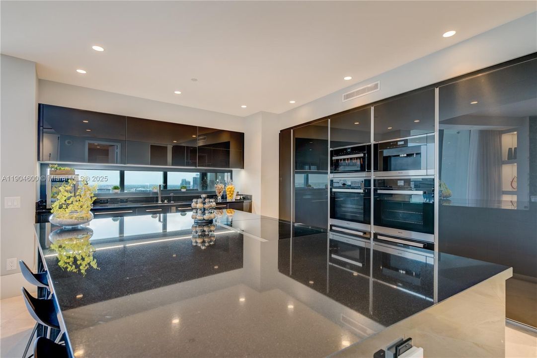 В аренду: $25,000 (3 спален, 4 ванн, 3171 Квадратных фут)