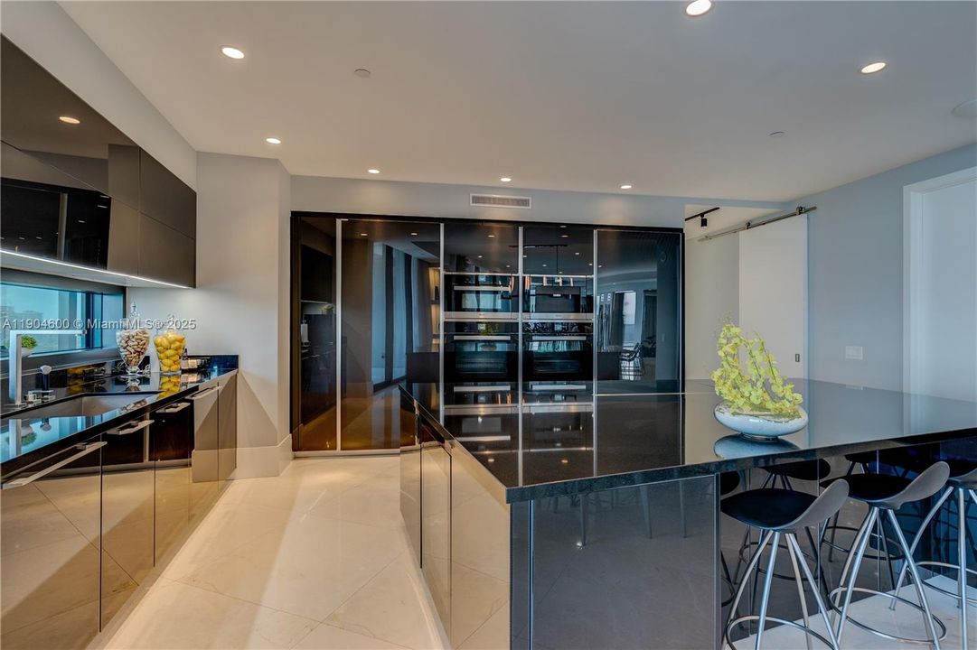 В аренду: $25,000 (3 спален, 4 ванн, 3171 Квадратных фут)