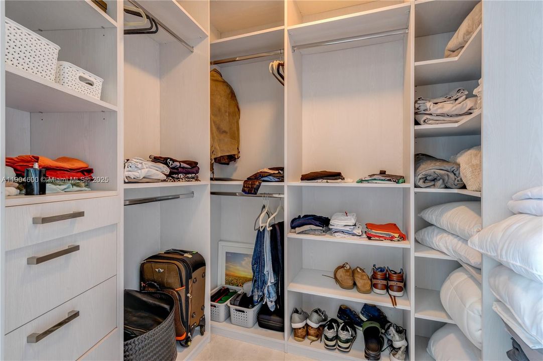 В аренду: $25,000 (3 спален, 4 ванн, 3171 Квадратных фут)