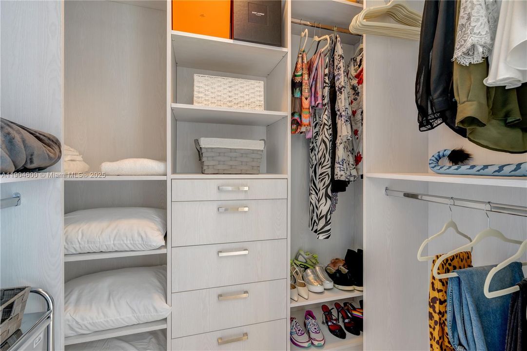 В аренду: $25,000 (3 спален, 4 ванн, 3171 Квадратных фут)