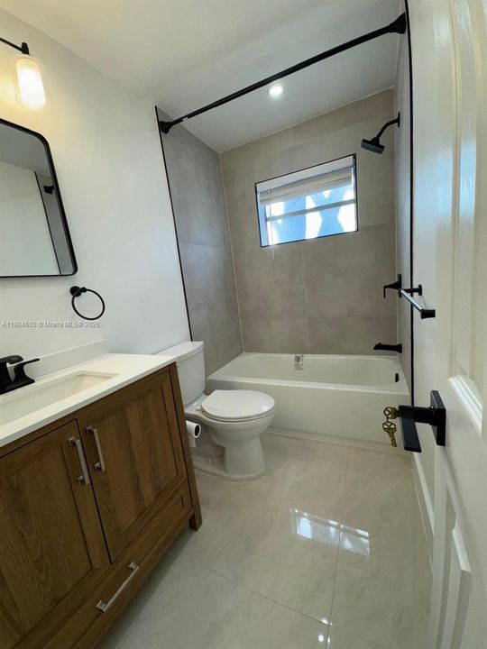 For Rent: $1,850 (1 beds, 1 baths, 700 Square Feet)