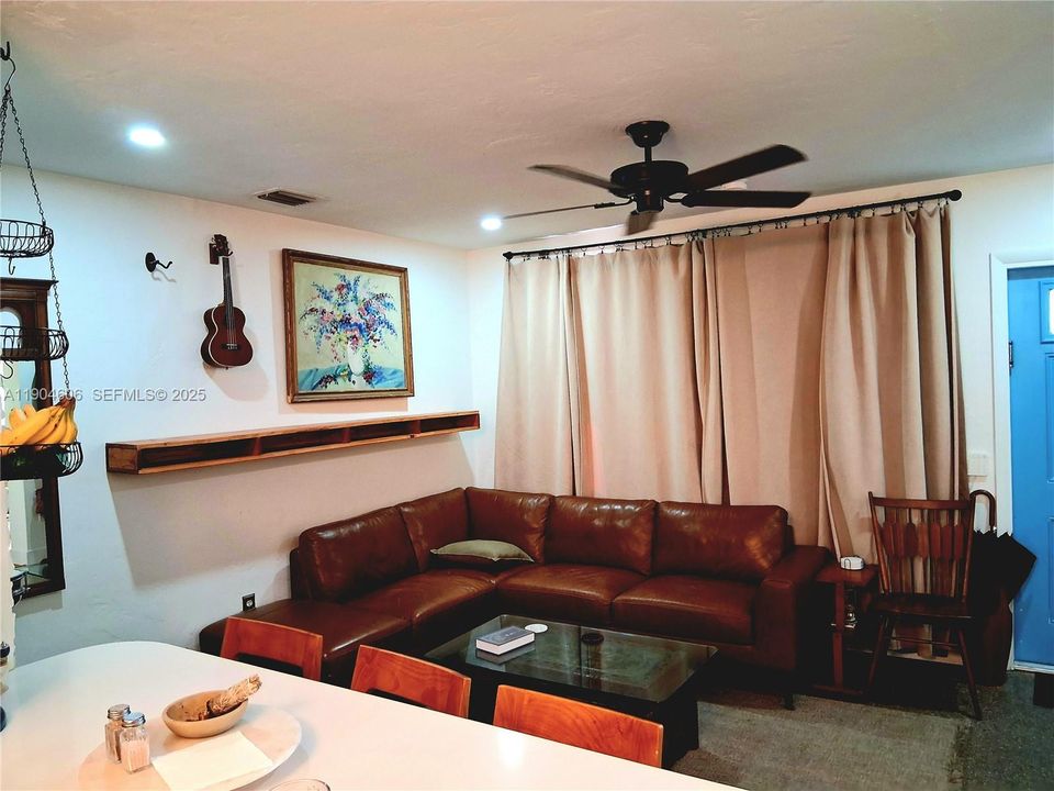 For Sale: $518,000 (3 beds, 2 baths, 750 Square Feet)