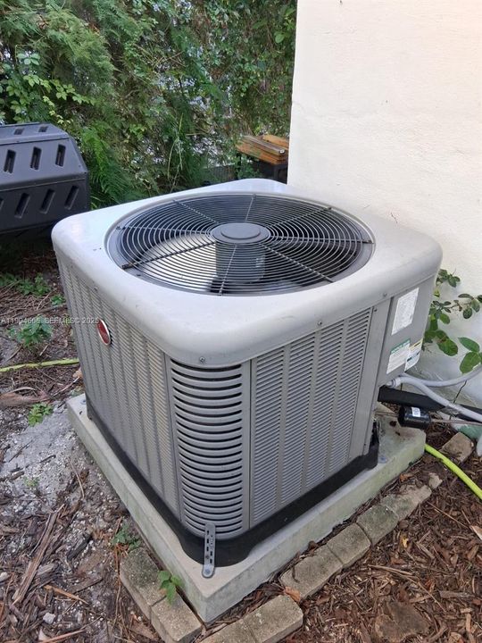 For Sale: $518,000 (3 beds, 2 baths, 750 Square Feet)