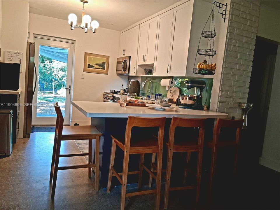 For Sale: $518,000 (3 beds, 2 baths, 750 Square Feet)