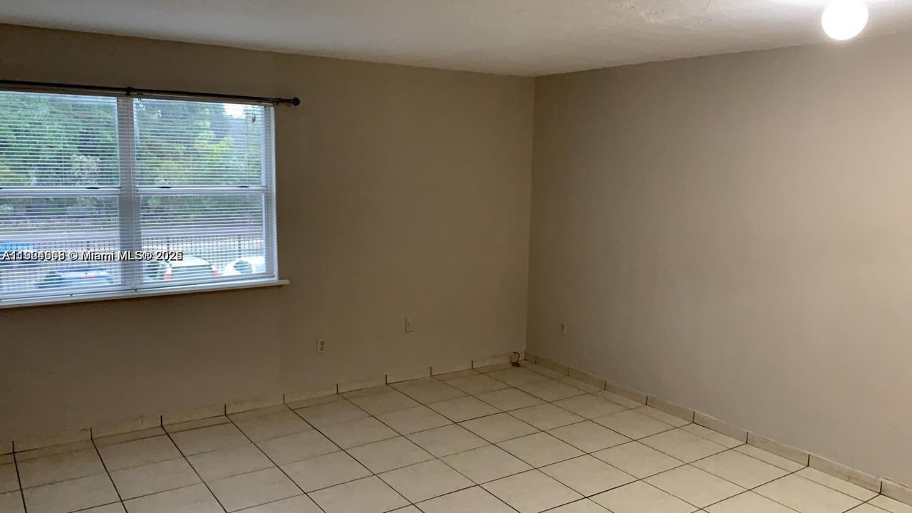 For Rent: $1,675 (1 beds, 1 baths, 662 Square Feet)