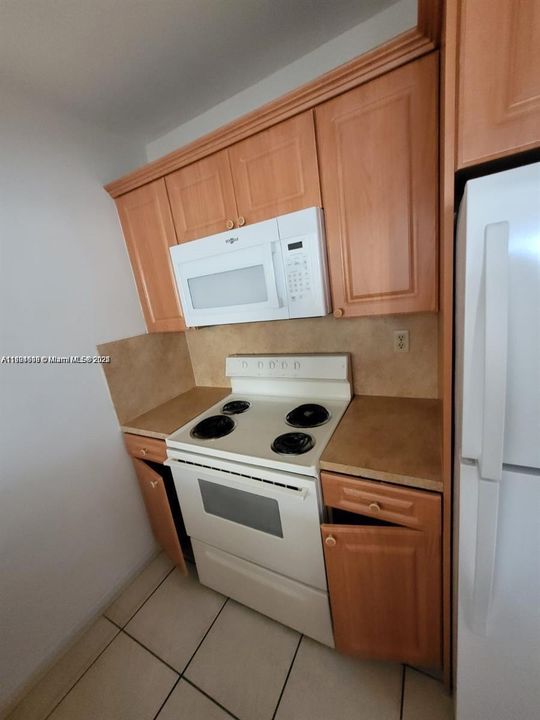 For Rent: $1,675 (1 beds, 1 baths, 662 Square Feet)