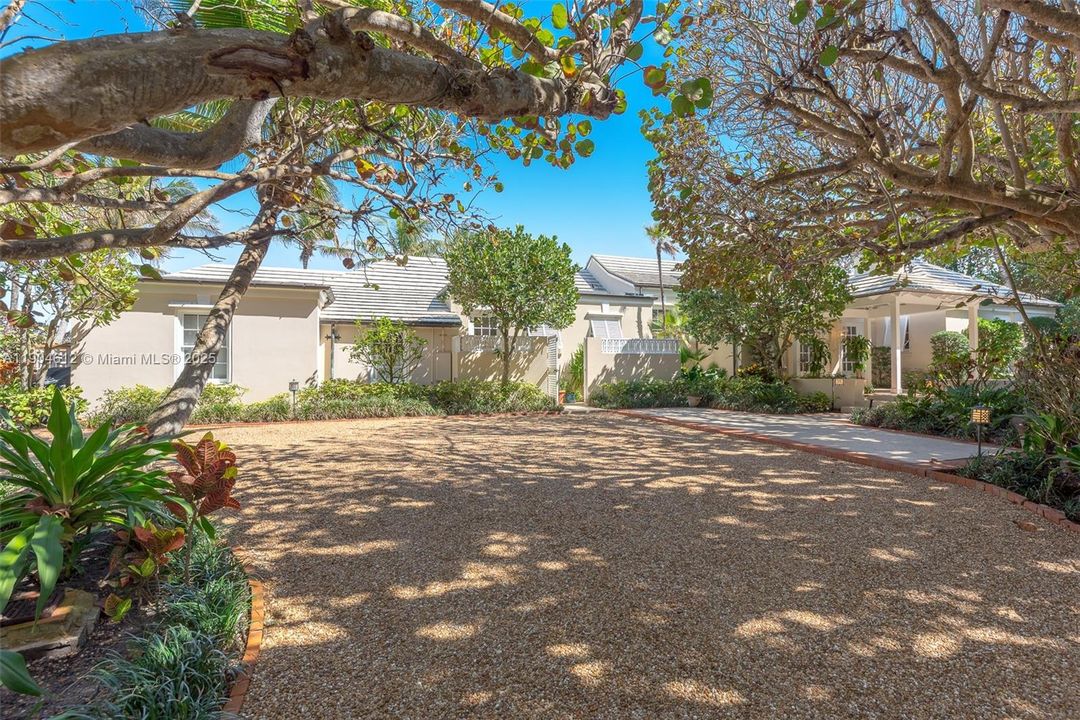 For Sale: $20,490,000 (5 beds, 5 baths, 4777 Square Feet)