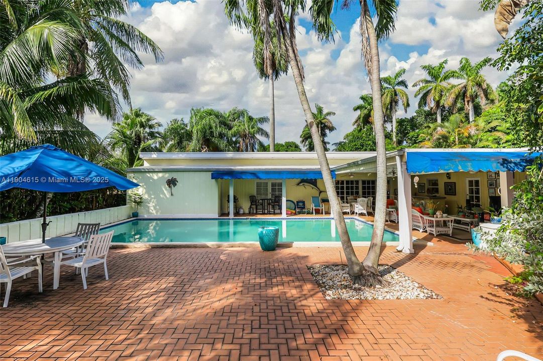 For Sale: $2,550,000 (4 beds, 3 baths, 3913 Square Feet)