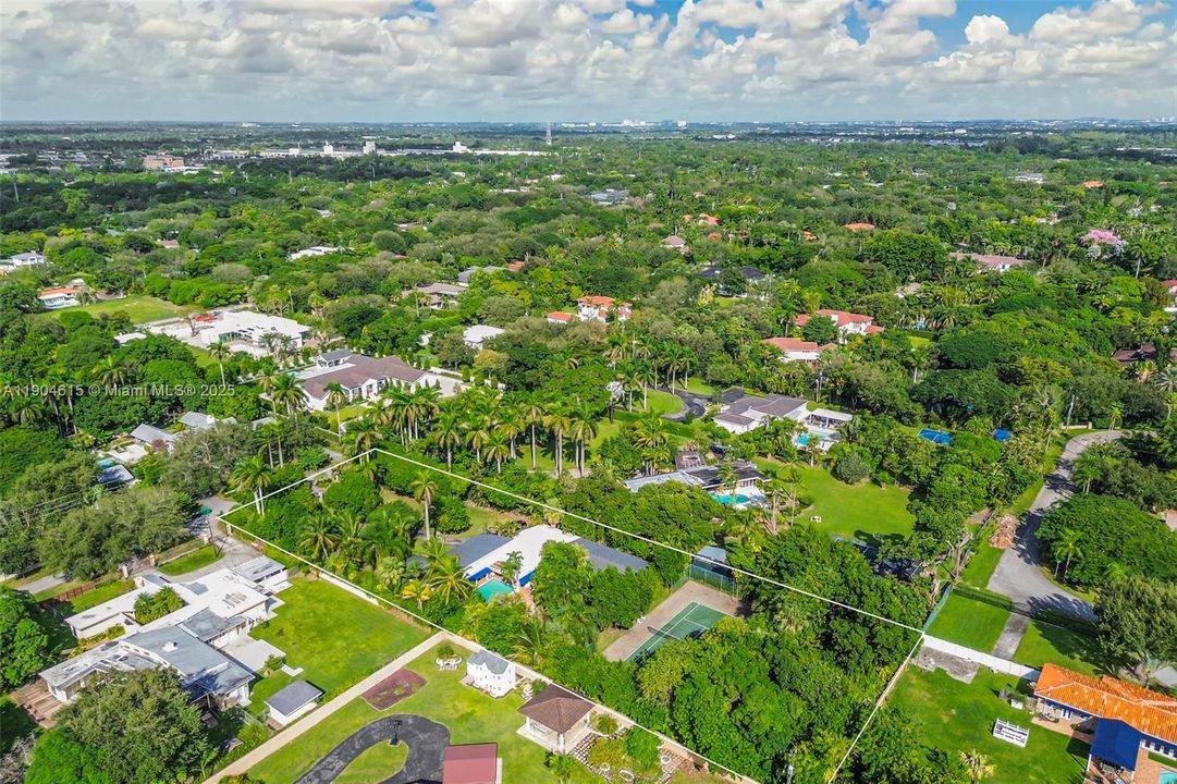 For Sale: $2,550,000 (4 beds, 3 baths, 3913 Square Feet)