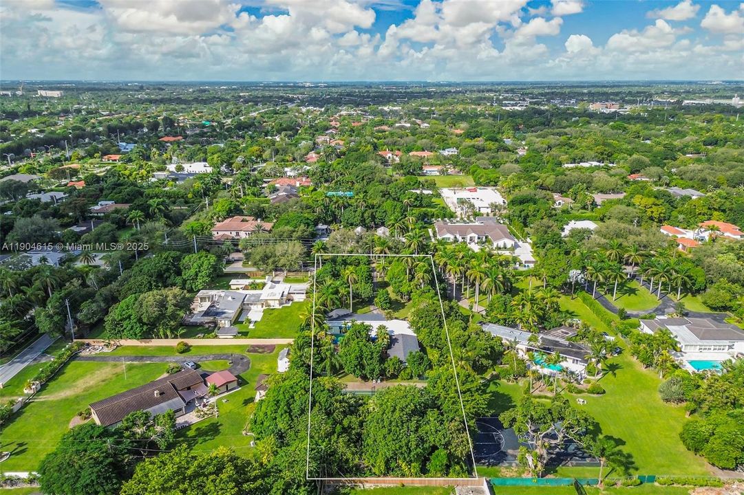 For Sale: $2,550,000 (4 beds, 3 baths, 3913 Square Feet)