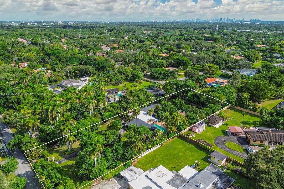 For Sale: $2,550,000 (4 beds, 3 baths, 3913 Square Feet)