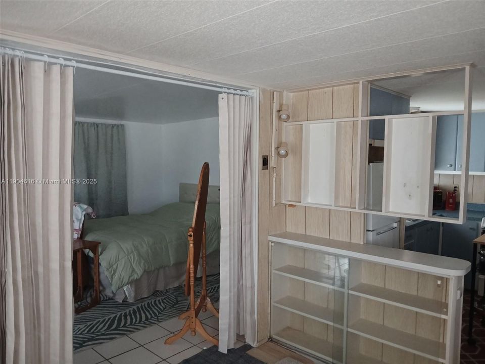 For Sale: $147,000 (2 beds, 1 baths, 698 Square Feet)