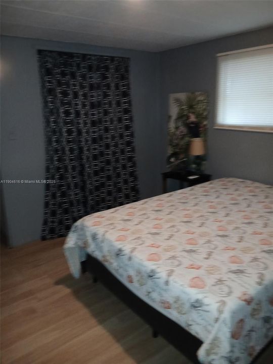 For Sale: $147,000 (2 beds, 1 baths, 698 Square Feet)