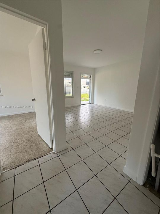 出租: $2,450 (2 贝兹, 1 浴室, 725 平方英尺)