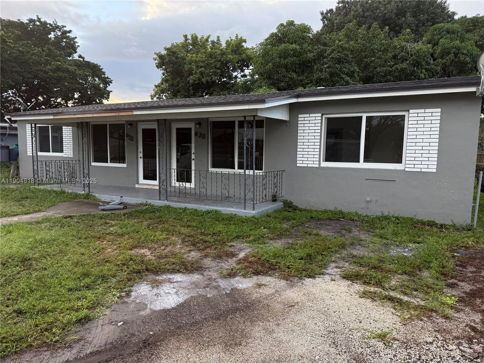 出租: $2,450 (2 贝兹, 1 浴室, 725 平方英尺)