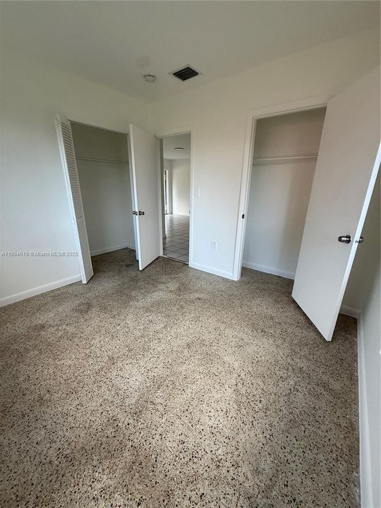 出租: $2,450 (2 贝兹, 1 浴室, 725 平方英尺)