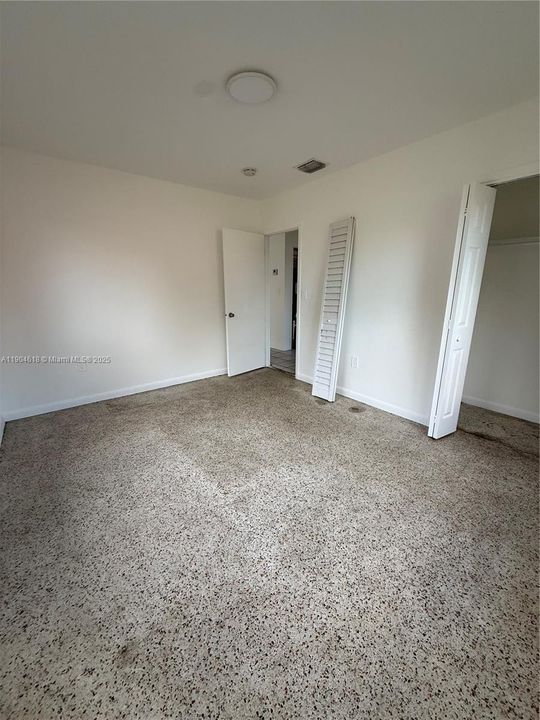 出租: $2,450 (2 贝兹, 1 浴室, 725 平方英尺)