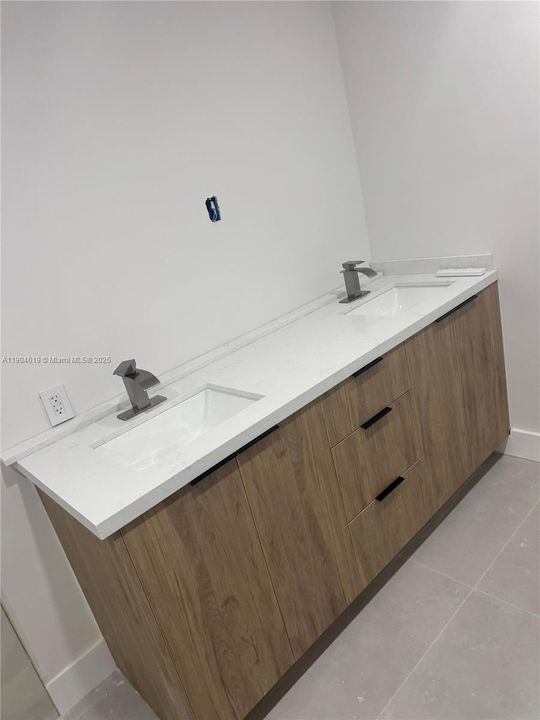 En Renta: $5,800 (6 camas, 4 baños, 2400 Pies cuadrados)