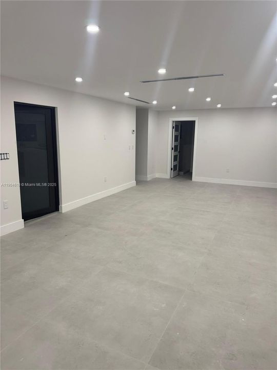 En Renta: $5,800 (6 camas, 4 baños, 2400 Pies cuadrados)