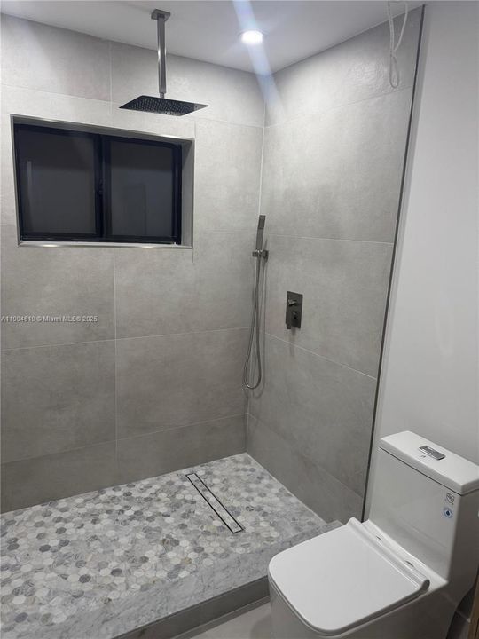 En Renta: $5,800 (6 camas, 4 baños, 2400 Pies cuadrados)