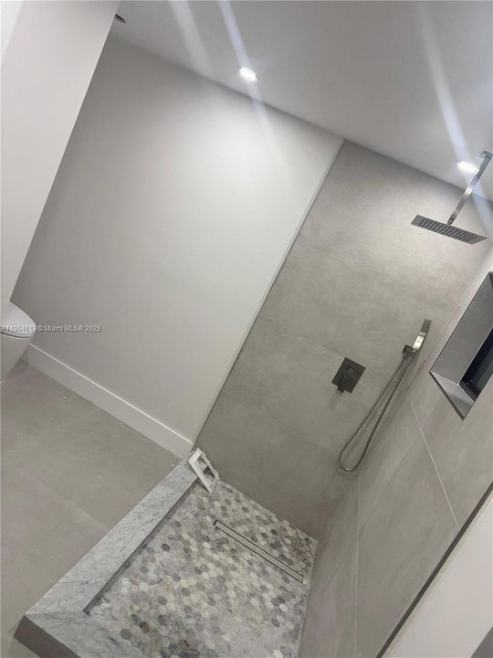 En Renta: $5,800 (6 camas, 4 baños, 2400 Pies cuadrados)