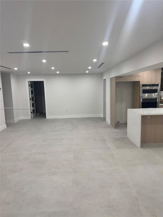 En Renta: $5,800 (6 camas, 4 baños, 2400 Pies cuadrados)