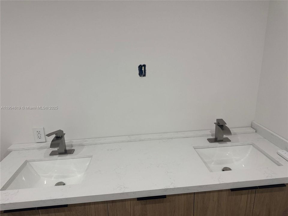 En Renta: $5,800 (6 camas, 4 baños, 2400 Pies cuadrados)