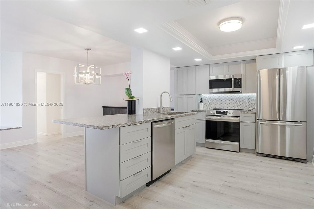 На продажу: $800,000 (2 спален, 2 ванн, 1440 Квадратных фут)