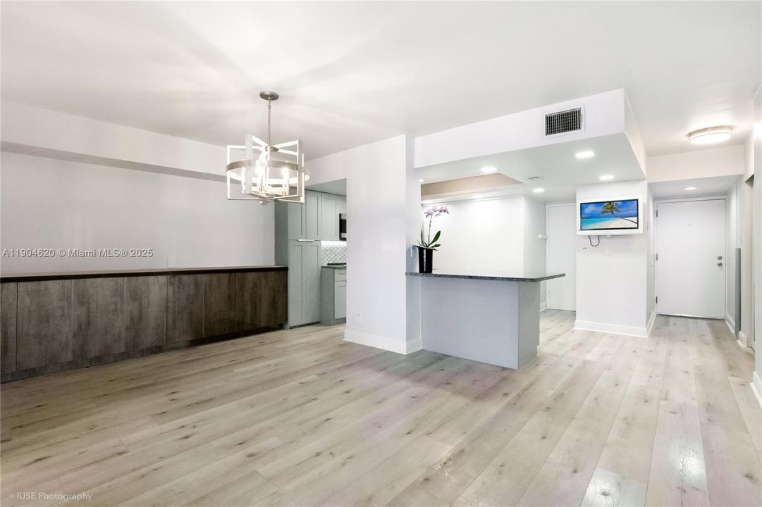 На продажу: $800,000 (2 спален, 2 ванн, 1440 Квадратных фут)