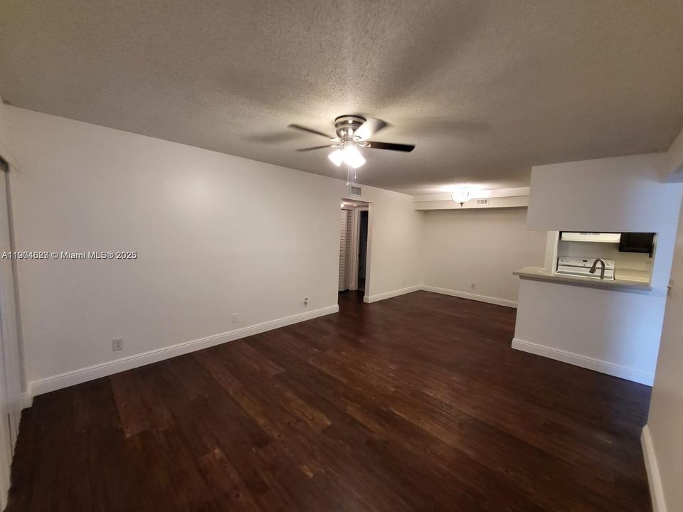 For Rent: $2,200 (2 beds, 2 baths, 1030 Square Feet)