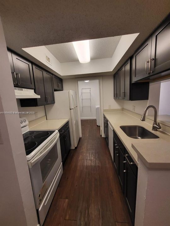 For Rent: $2,200 (2 beds, 2 baths, 1030 Square Feet)