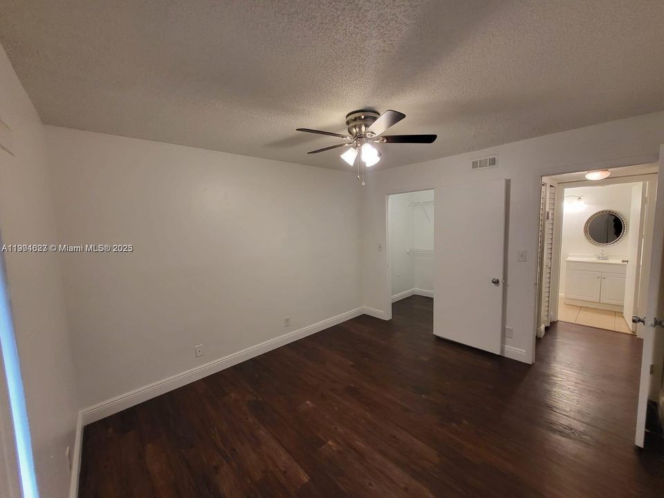 For Rent: $2,200 (2 beds, 2 baths, 1030 Square Feet)