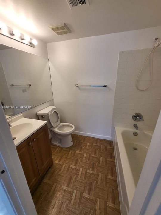 For Rent: $2,200 (2 beds, 2 baths, 1030 Square Feet)