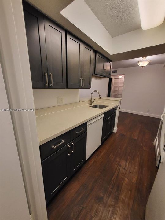For Rent: $2,200 (2 beds, 2 baths, 1030 Square Feet)
