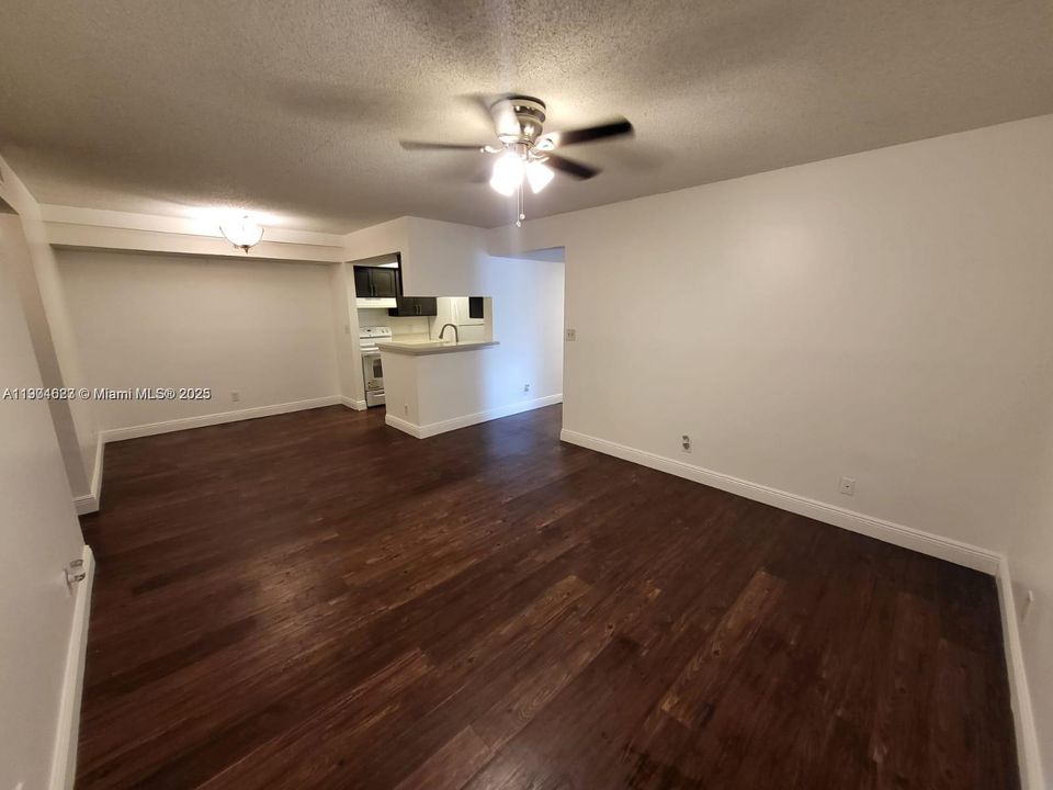 For Rent: $2,200 (2 beds, 2 baths, 1030 Square Feet)