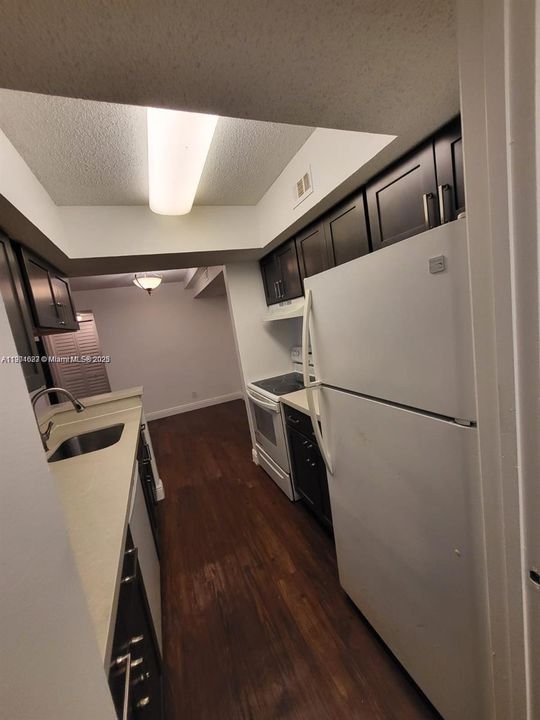 For Rent: $2,200 (2 beds, 2 baths, 1030 Square Feet)