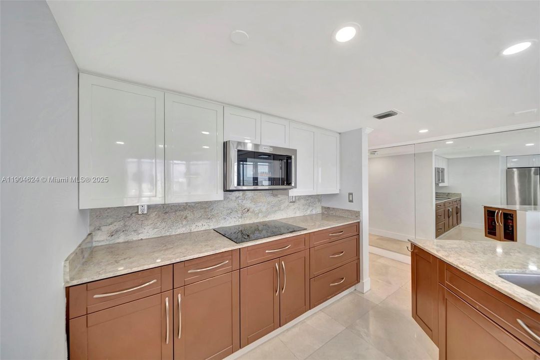 最近租的: $4,950 (2 贝兹, 2 浴室, 1717 平方英尺)