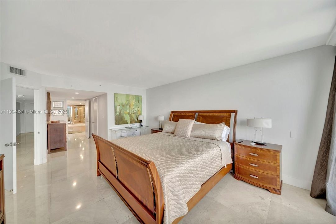 最近租的: $4,950 (2 贝兹, 2 浴室, 1717 平方英尺)