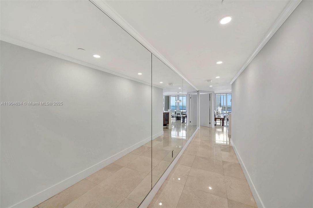 最近租的: $4,950 (2 贝兹, 2 浴室, 1717 平方英尺)