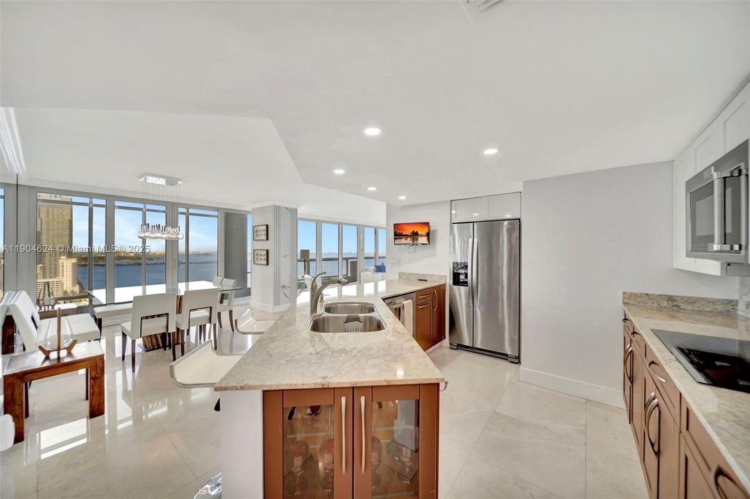 最近租的: $4,950 (2 贝兹, 2 浴室, 1717 平方英尺)