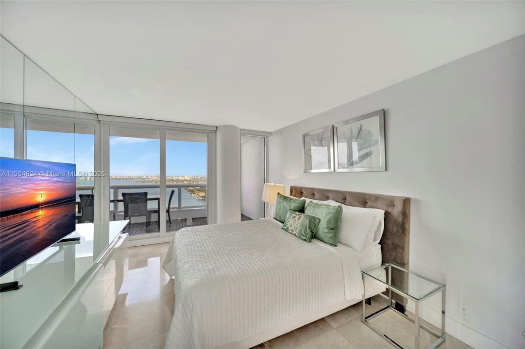 最近租的: $4,950 (2 贝兹, 2 浴室, 1717 平方英尺)