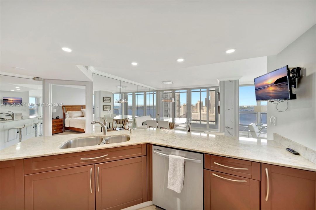 最近租的: $4,950 (2 贝兹, 2 浴室, 1717 平方英尺)