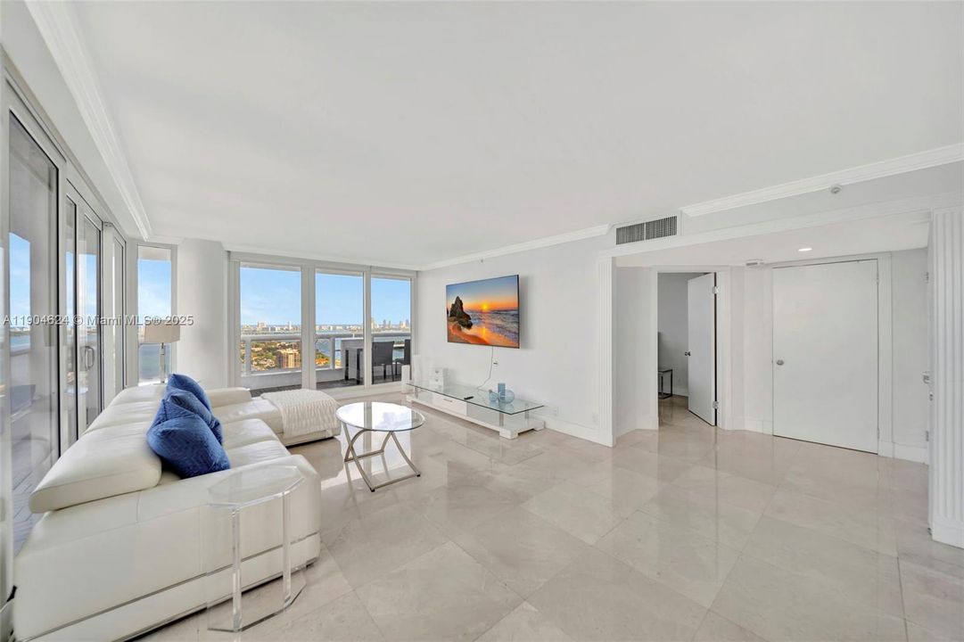 最近租的: $4,950 (2 贝兹, 2 浴室, 1717 平方英尺)